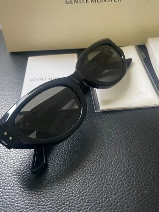 Gentle Monster Black Oval Sunglasses Gold Logo Chic It-Girl Style